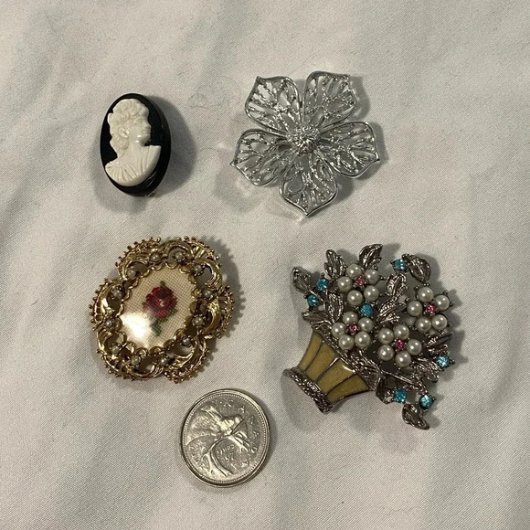Vintage Broach Bundle - 4pc - Picture 3 of 3